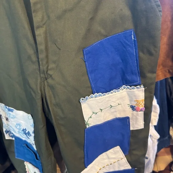 Urban Renewal Remade Embroidered Patched Baker Pant NWT size 30 in olive - Picture 5 of 7